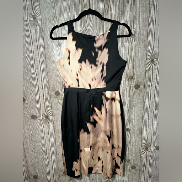 Elie Tahari Abstract Floral Silk Dress Sz 4 - Picture 3 of 7